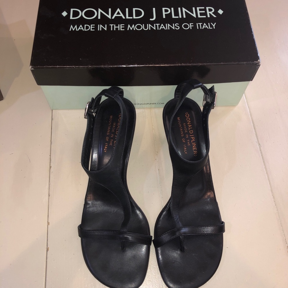 Donald Pliner Sandals